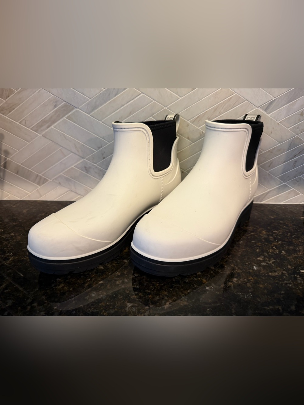 UGG Women's Droplet Rain Boots Size 10.5-11
